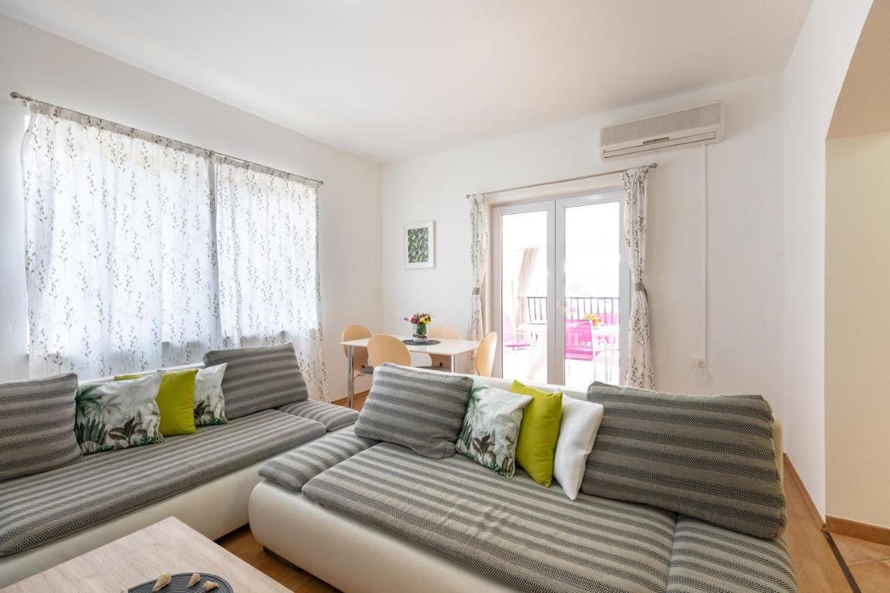Maja Apartment *